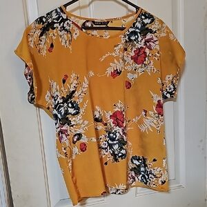 SHEIN Yellow Boxy Blouse with Crew Neck and Cuffed Short Sleeves